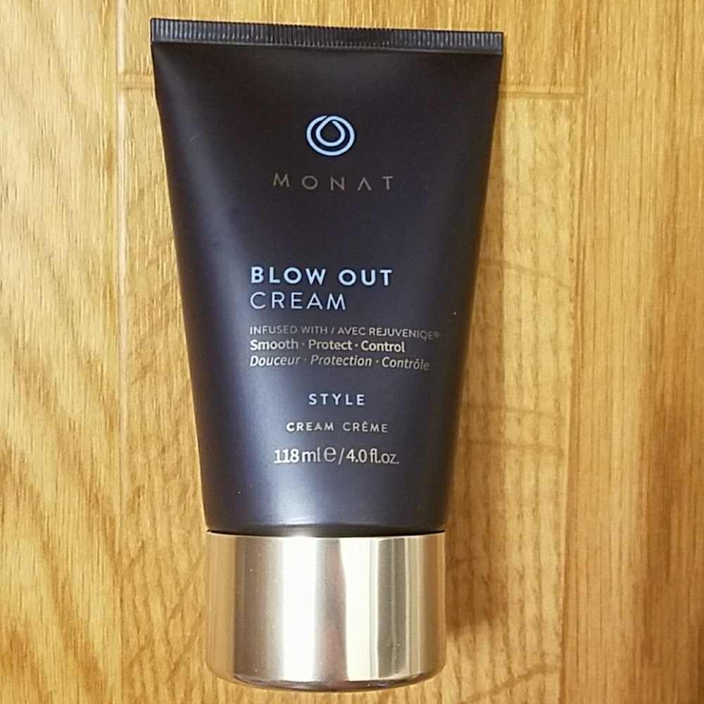 Monat Blow out cream style